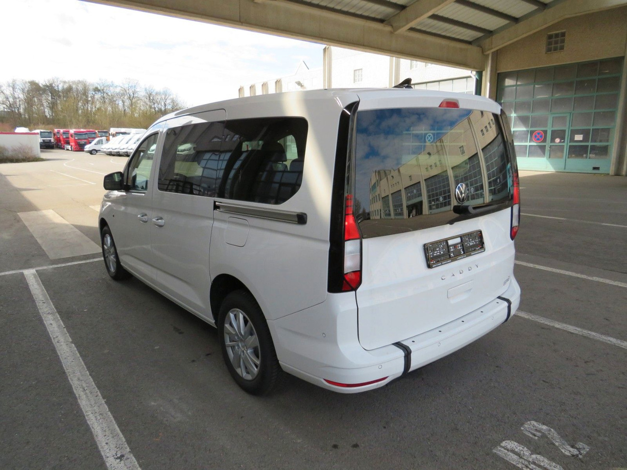 Volkswagen Caddy Maxi 2.0 TDI Rollstuhlumbau Taxirampe - Personenwagen: afbeelding 4 Volkswagen Caddy Maxi 2.0 TDI Rollstuhlumbau Taxirampe - Personenwagen: afbeelding 4