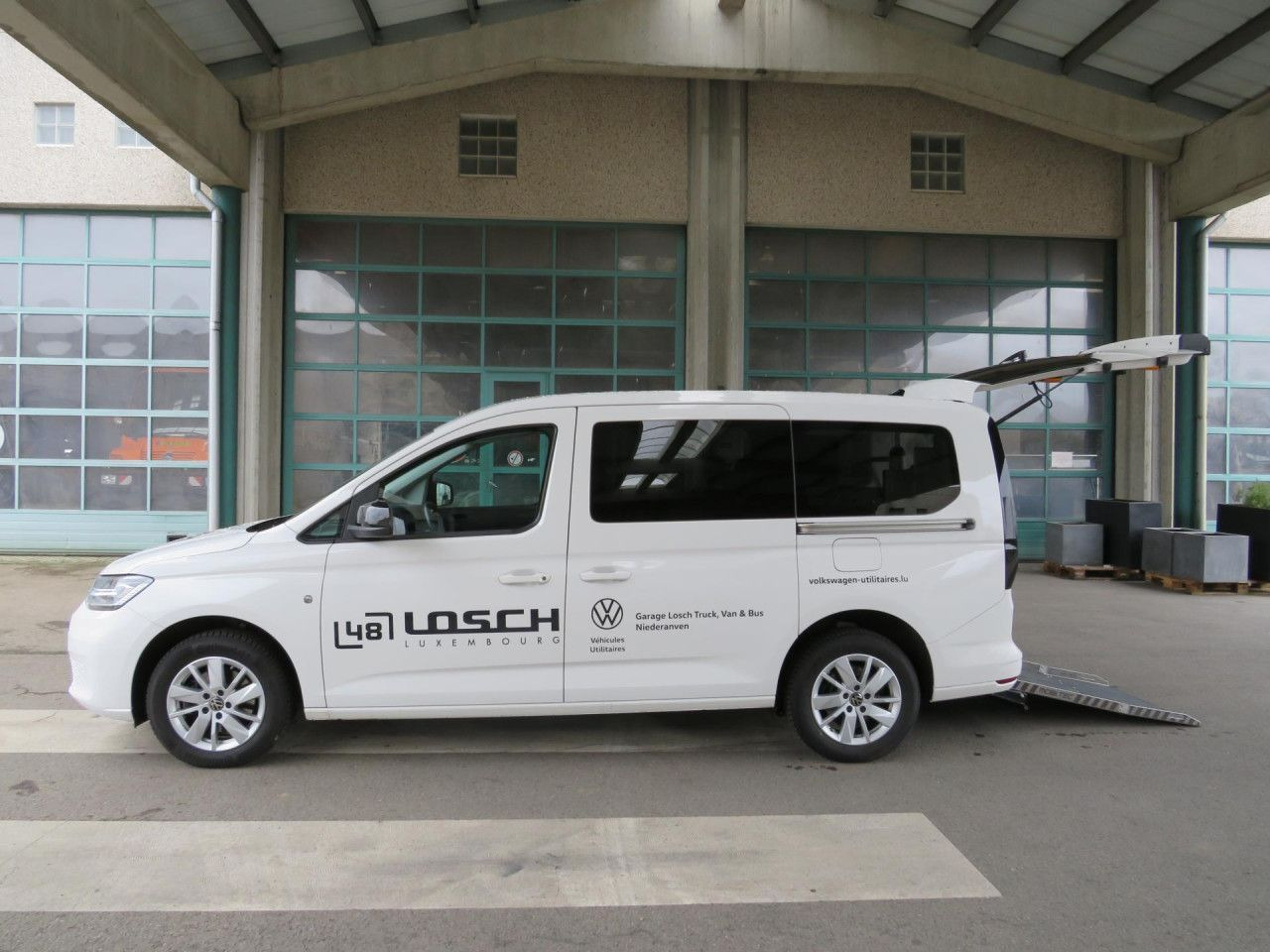 Volkswagen Caddy Maxi Kombi Rollstuhlumbau Taxirampe Navi - Personenwagen: afbeelding 3 Volkswagen Caddy Maxi Kombi Rollstuhlumbau Taxirampe Navi - Personenwagen: afbeelding 3