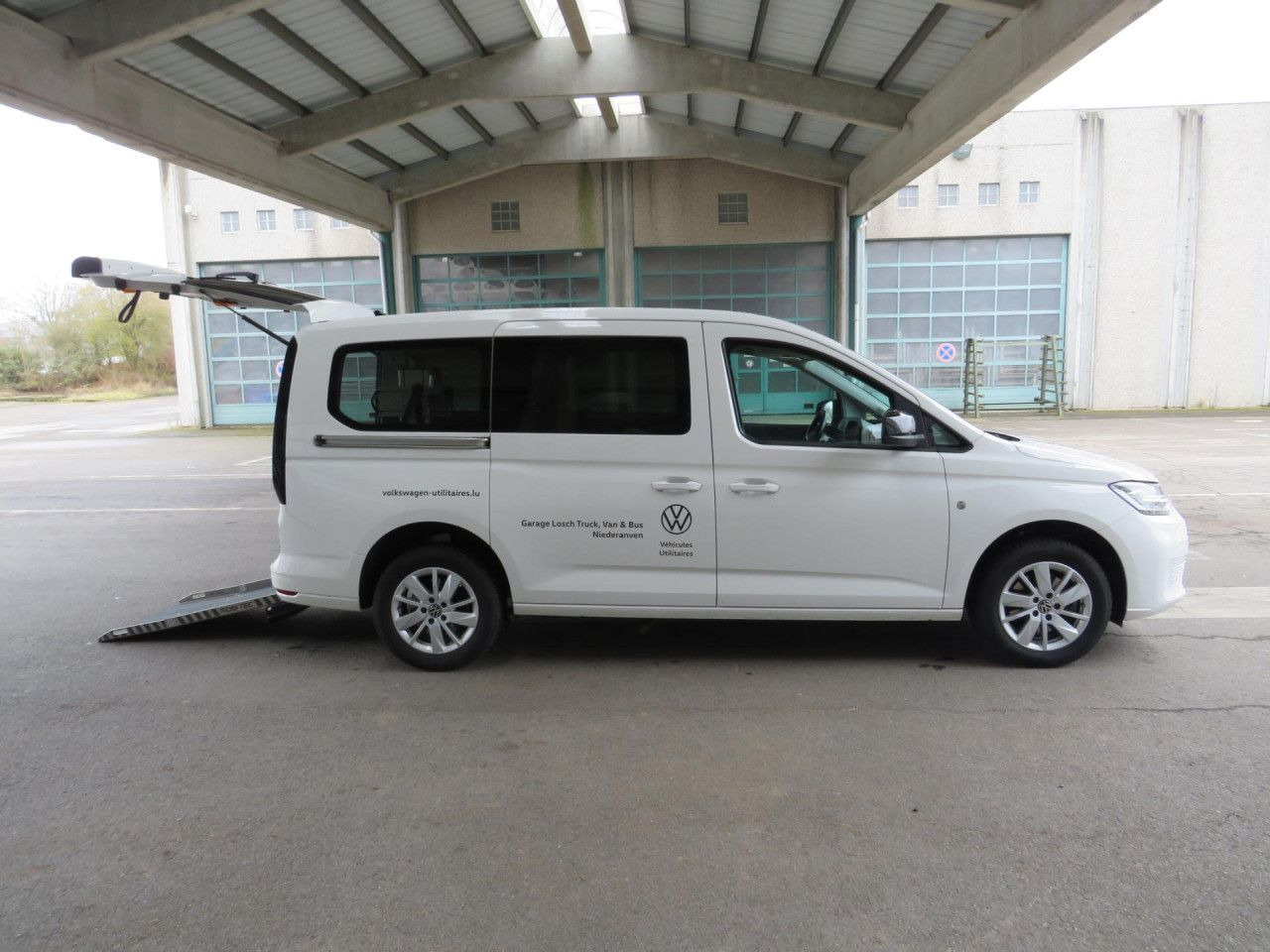Volkswagen Caddy Maxi Kombi Rollstuhlumbau Taxirampe Navi - Personenwagen: afbeelding 4 Volkswagen Caddy Maxi Kombi Rollstuhlumbau Taxirampe Navi - Personenwagen: afbeelding 4