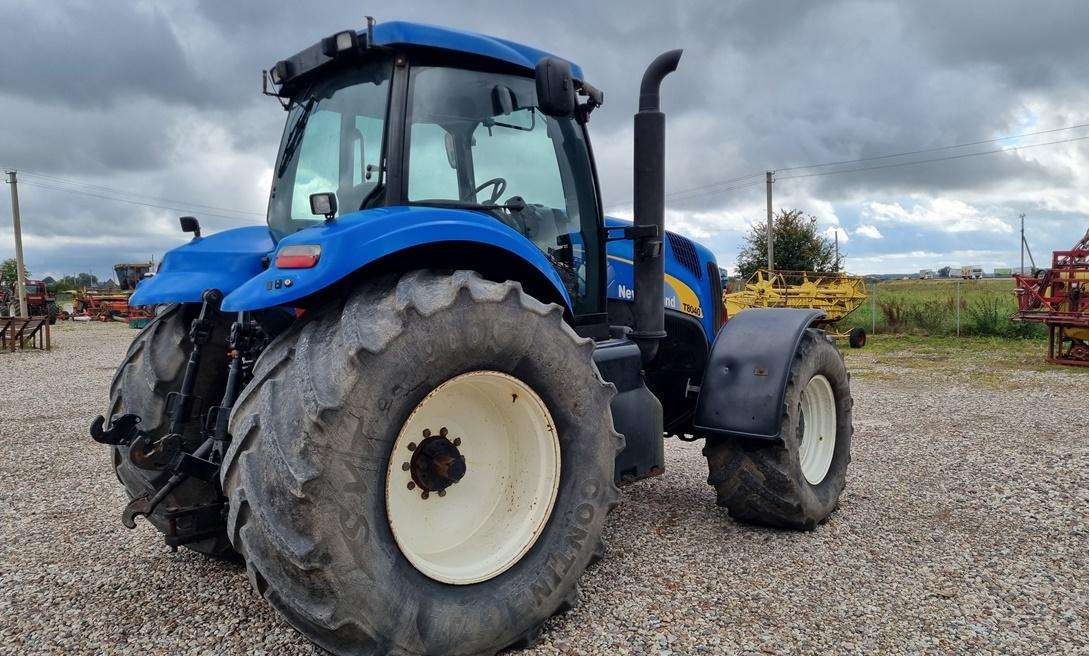 New Holland T8040 - Tractor: afbeelding 4 New Holland T8040 - Tractor: afbeelding 4