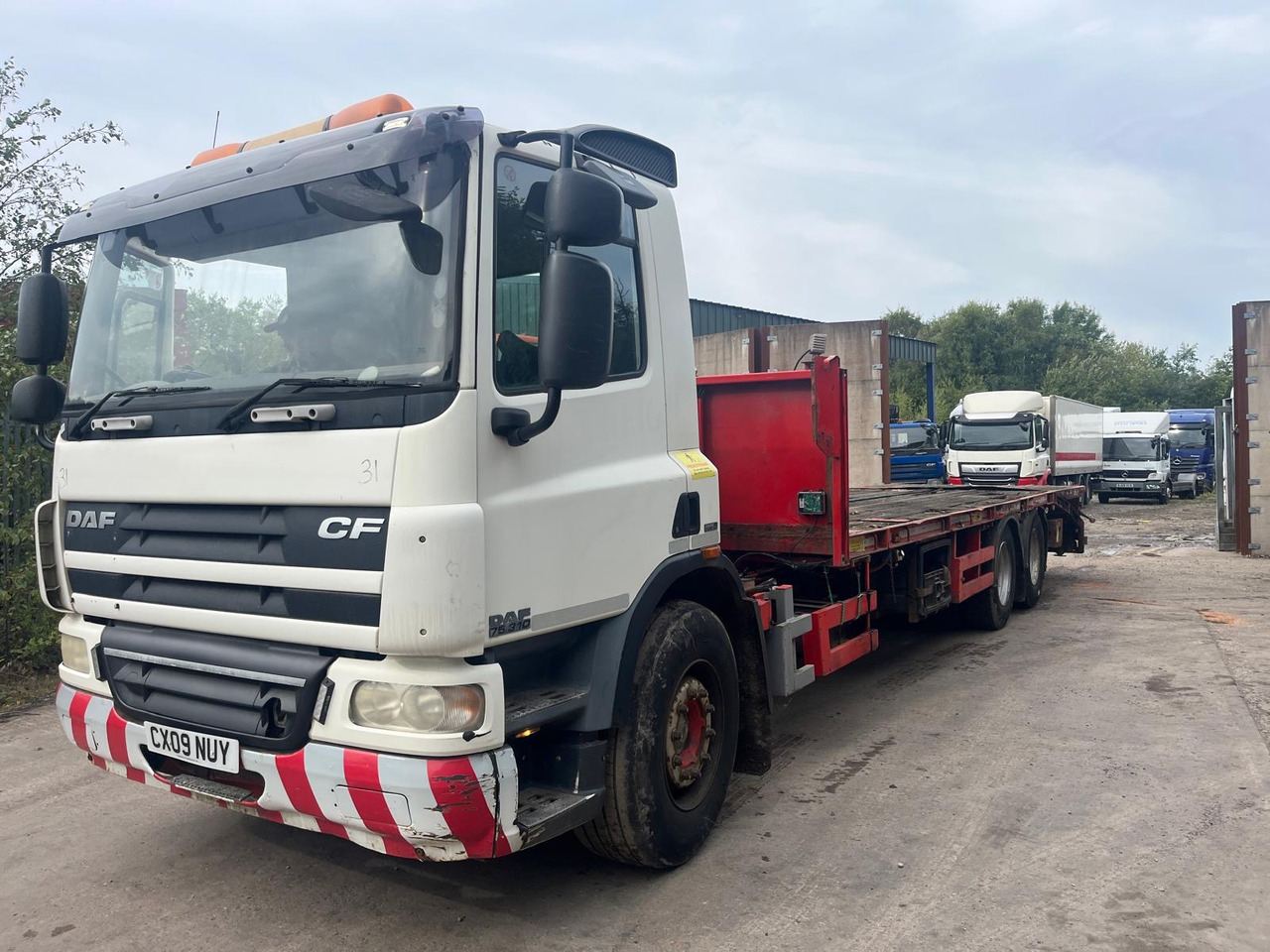 DAF 75 CF 310 - Vrachtwagen met open laadbak: afbeelding 1 DAF 75 CF 310 - Vrachtwagen met open laadbak: afbeelding 1