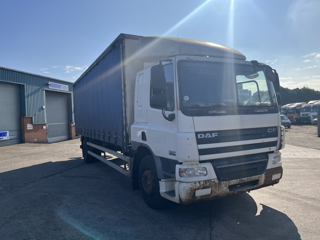 Daf 65CF 220 4x2 Curtain side - Schuifzeilen vrachtwagen: afbeelding 2 Daf 65CF 220 4x2 Curtain side - Schuifzeilen vrachtwagen: afbeelding 2
