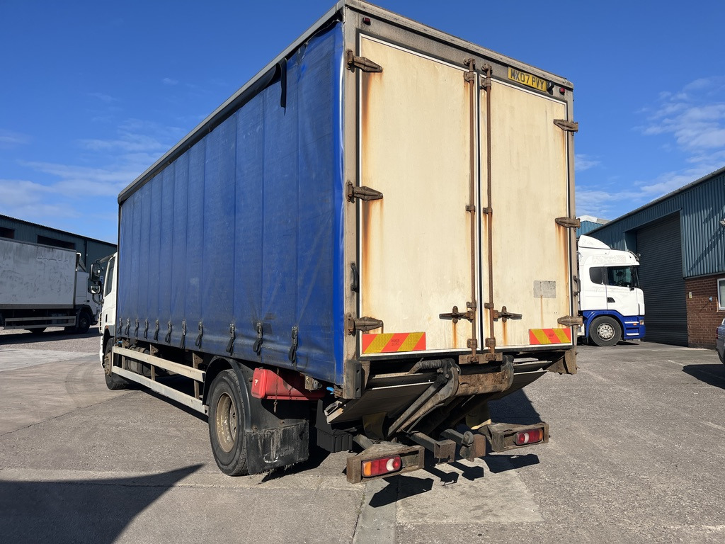 Daf 65CF 220 4x2 Curtain side - Schuifzeilen vrachtwagen: afbeelding 3 Daf 65CF 220 4x2 Curtain side - Schuifzeilen vrachtwagen: afbeelding 3