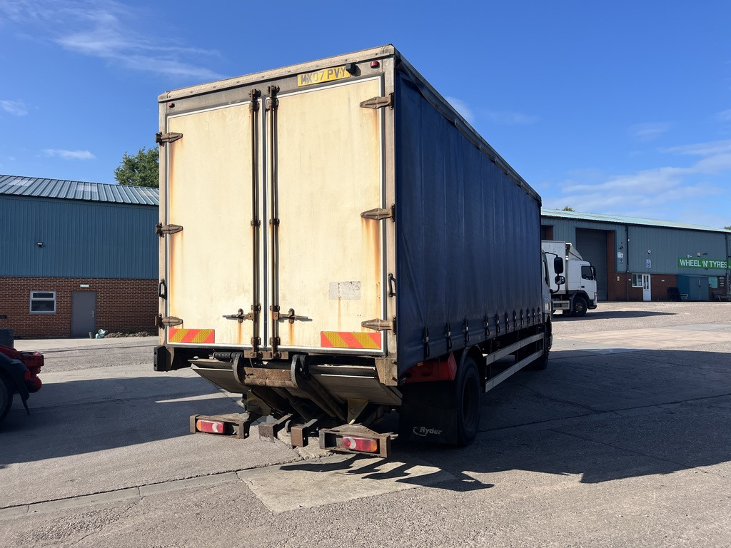 Daf 65CF 220 4x2 Curtain side - Schuifzeilen vrachtwagen: afbeelding 4 Daf 65CF 220 4x2 Curtain side - Schuifzeilen vrachtwagen: afbeelding 4