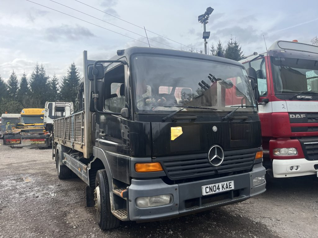Mercedes Atego 1623 4x2 Rigid - Vrachtwagen met open laadbak, Kraanwagen: afbeelding 2 Mercedes Atego 1623 4x2 Rigid - Vrachtwagen met open laadbak, Kraanwagen: afbeelding 2