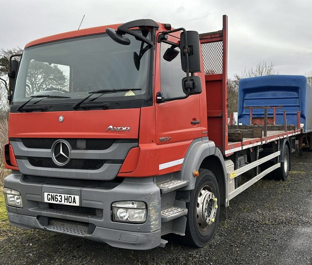 Mercedes Axor 1824 - Vrachtwagen met open laadbak: afbeelding 1 Mercedes Axor 1824 - Vrachtwagen met open laadbak: afbeelding 1
