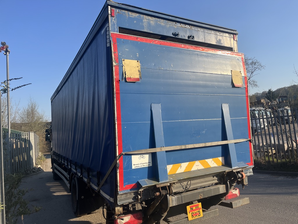 Scania P230 4x2 Curtain side - Schuifzeilen vrachtwagen: afbeelding 4 Scania P230 4x2 Curtain side - Schuifzeilen vrachtwagen: afbeelding 4