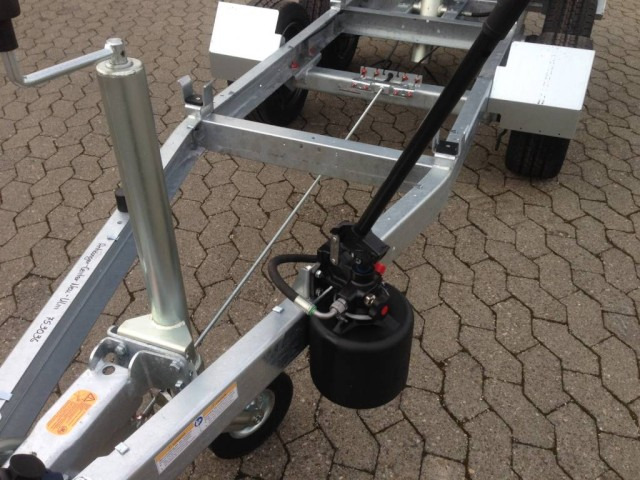 Humbaur HUK 202715 Heckkipper 2,0 t. 2680 x 1500 x 300mm - Kipper aanhangwagen: afbeelding 4 Humbaur HUK 202715 Heckkipper 2,0 t. 2680 x 1500 x 300mm - Kipper aanhangwagen: afbeelding 4