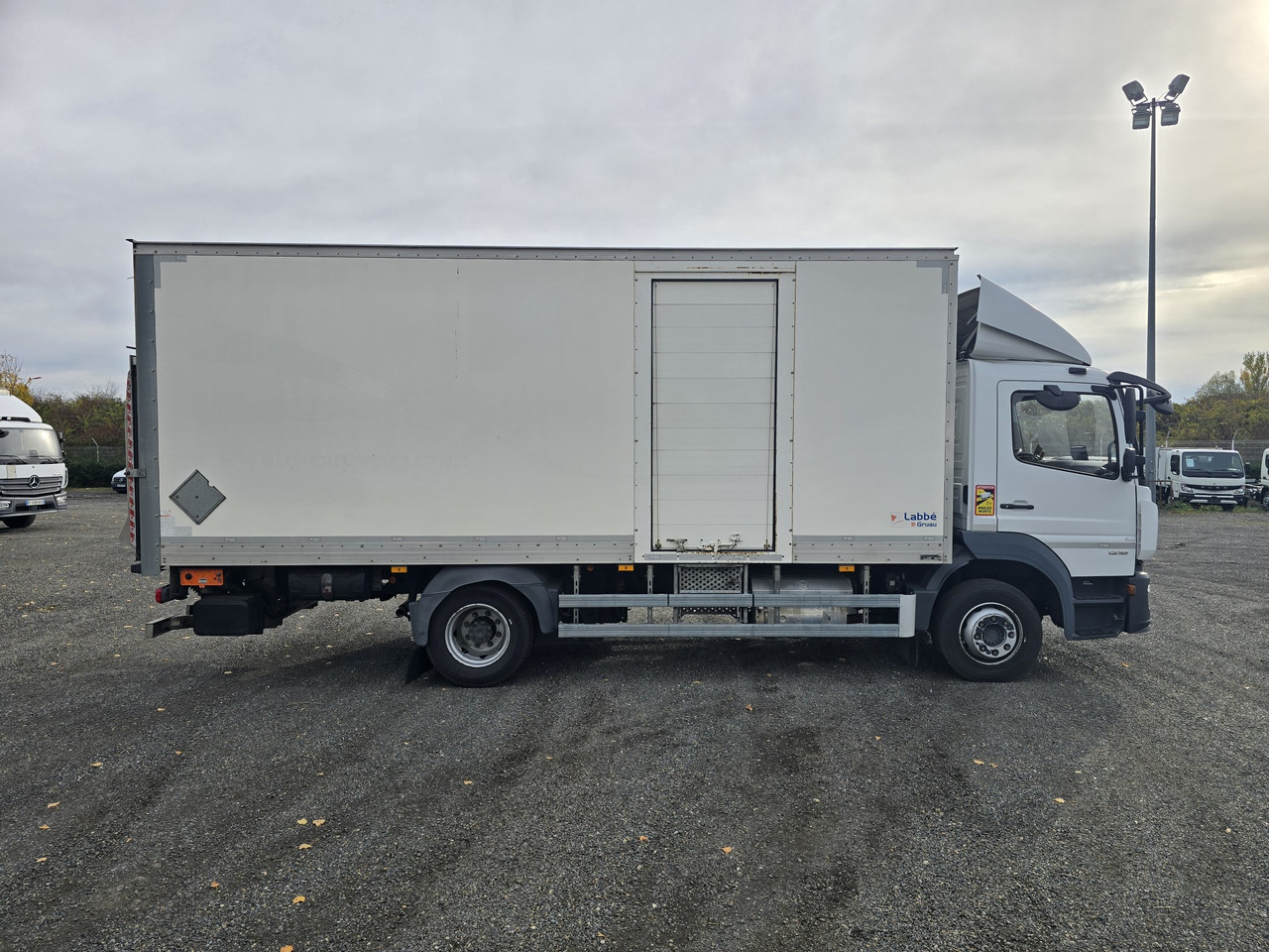 MERCEDES-BENZ Atego 1218 - Box - LIFT - SIDE DOOR - ADR - Bakwagen: afbeelding 3 MERCEDES-BENZ Atego 1218 - Box - LIFT - SIDE DOOR - ADR - Bakwagen: afbeelding 3