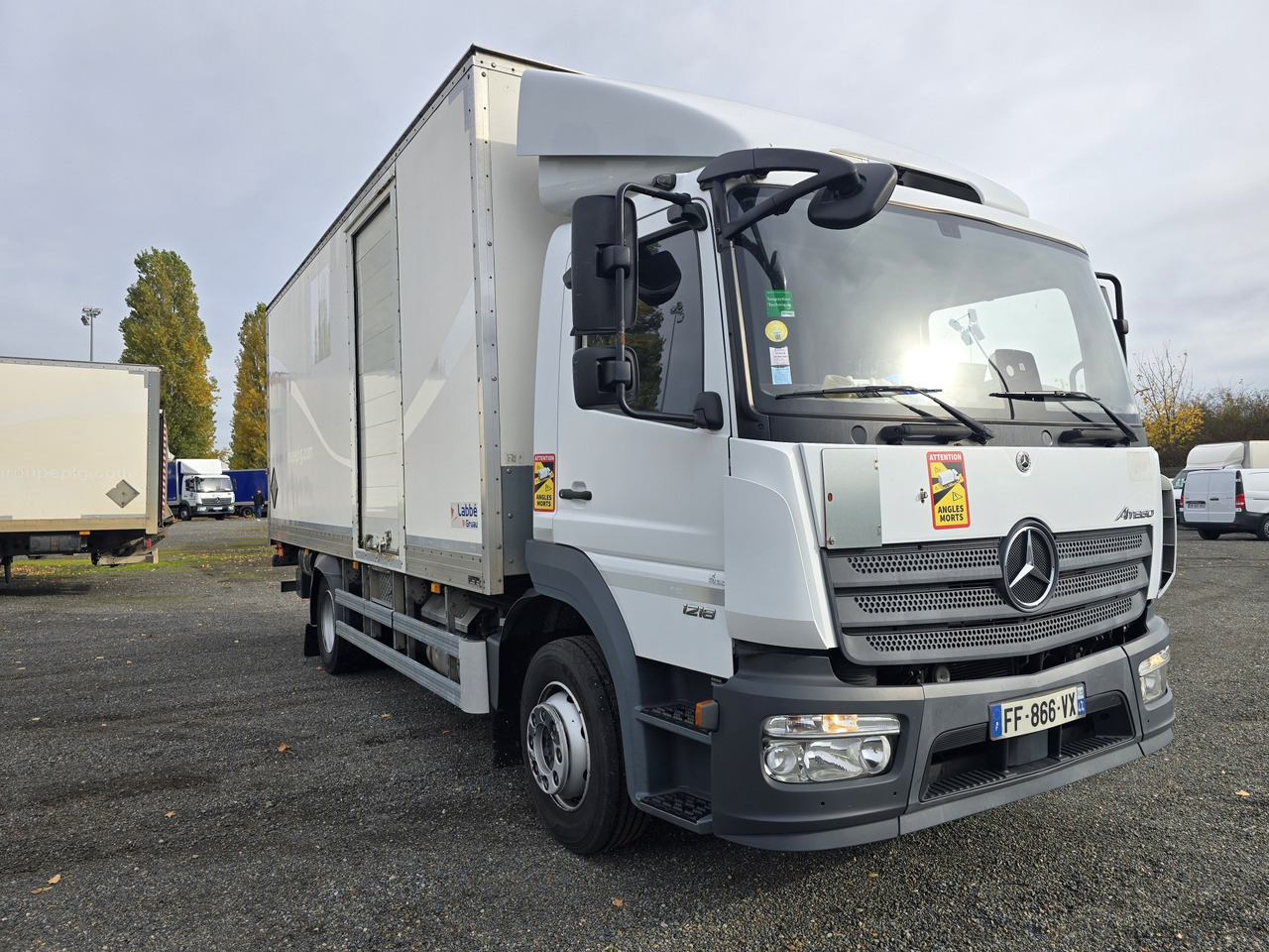 MERCEDES-BENZ Atego 1218 - Box - LIFT - SIDE DOOR - ADR - Bakwagen: afbeelding 2 MERCEDES-BENZ Atego 1218 - Box - LIFT - SIDE DOOR - ADR - Bakwagen: afbeelding 2