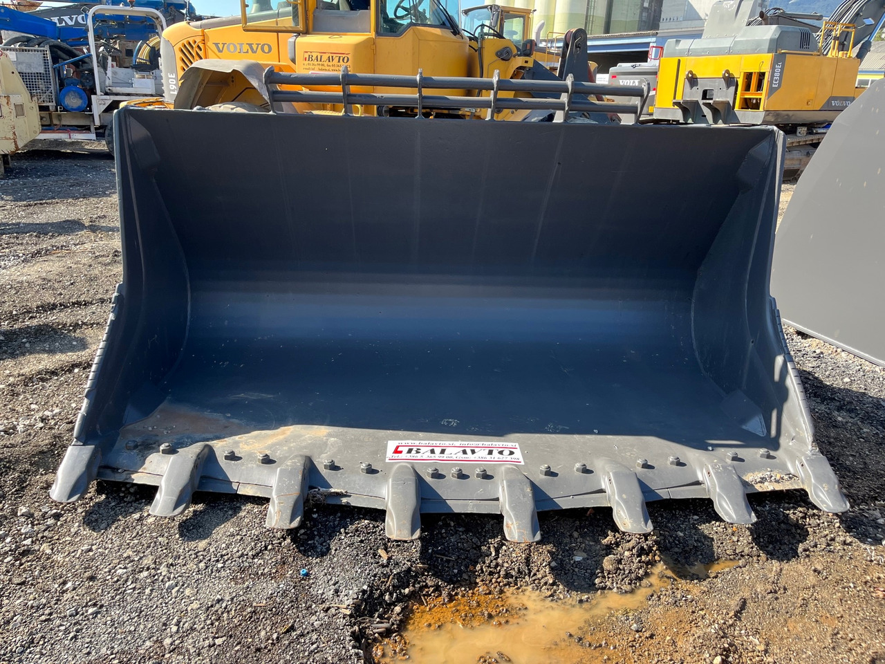BALAVTO Loader bucket 3350 mm - Voorladerbak: afbeelding 1 BALAVTO Loader bucket 3350 mm - Voorladerbak: afbeelding 1