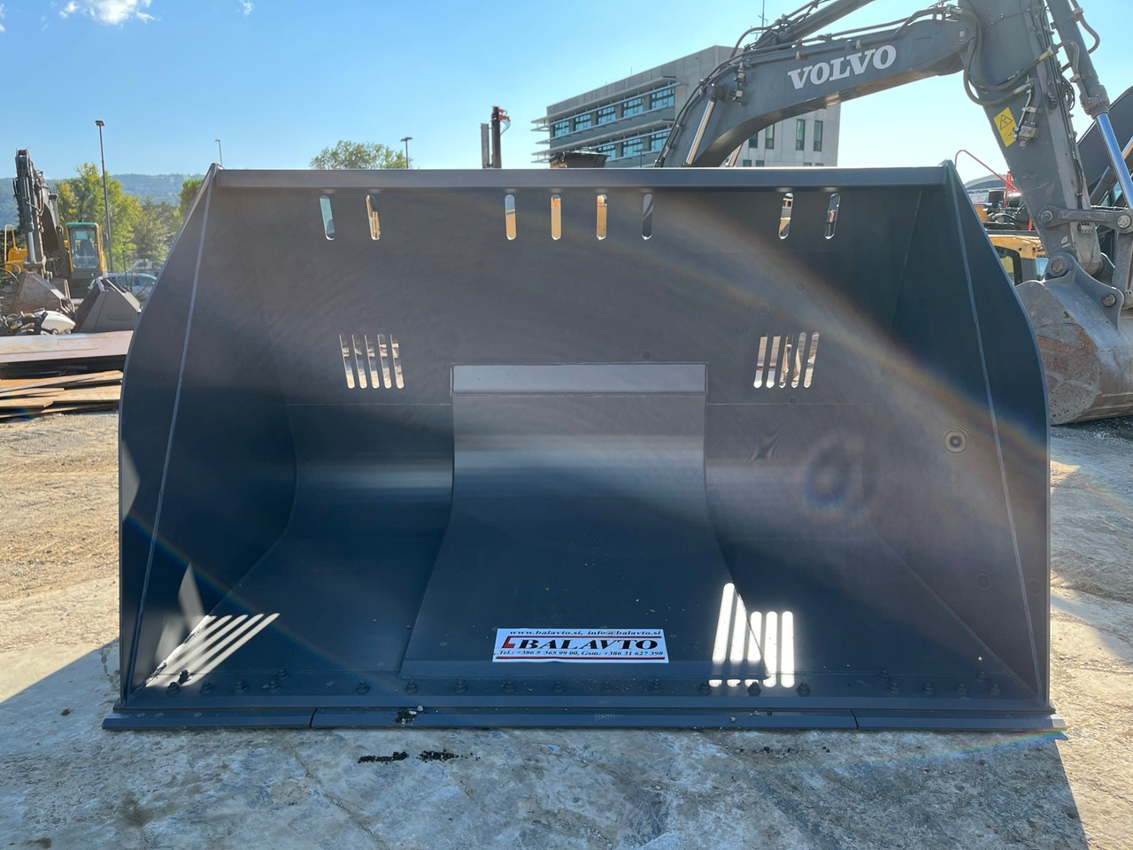 Balavto Loader bucket 3000 mm - Voorladerbak: afbeelding 1 Balavto Loader bucket 3000 mm - Voorladerbak: afbeelding 1