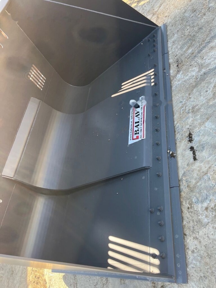 Balavto Loader bucket 3000 mm - Voorladerbak: afbeelding 3 Balavto Loader bucket 3000 mm - Voorladerbak: afbeelding 3
