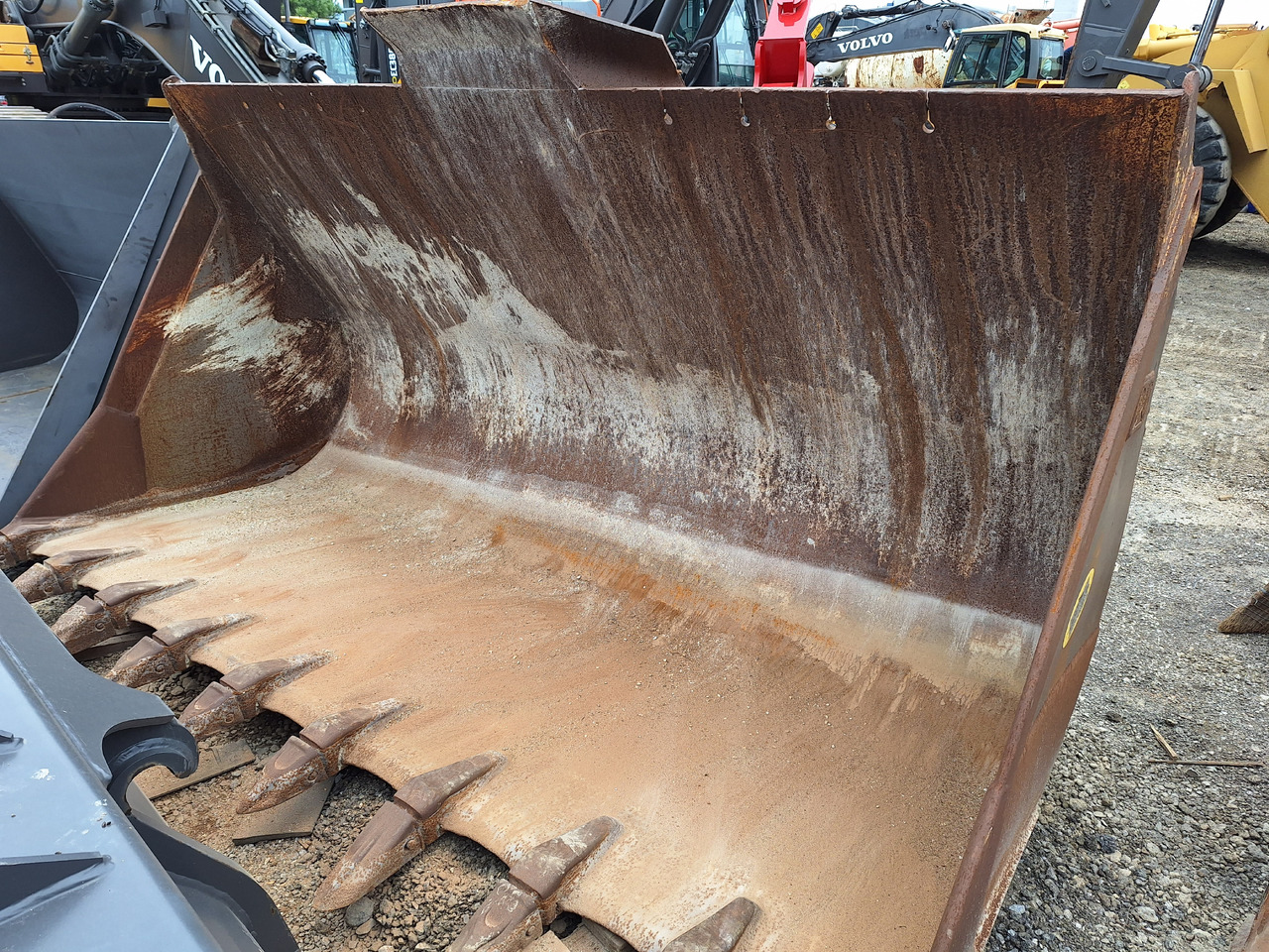 Caterpillar Loader bucket 3300 mm - Voorladerbak: afbeelding 1 Caterpillar Loader bucket 3300 mm - Voorladerbak: afbeelding 1