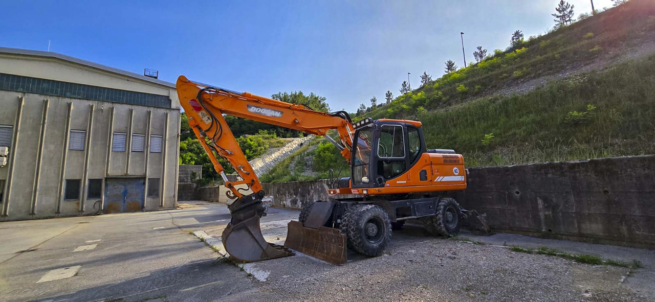 Doosan DX160W - Mobiele graafmachine: afbeelding 1 Doosan DX160W - Mobiele graafmachine: afbeelding 1