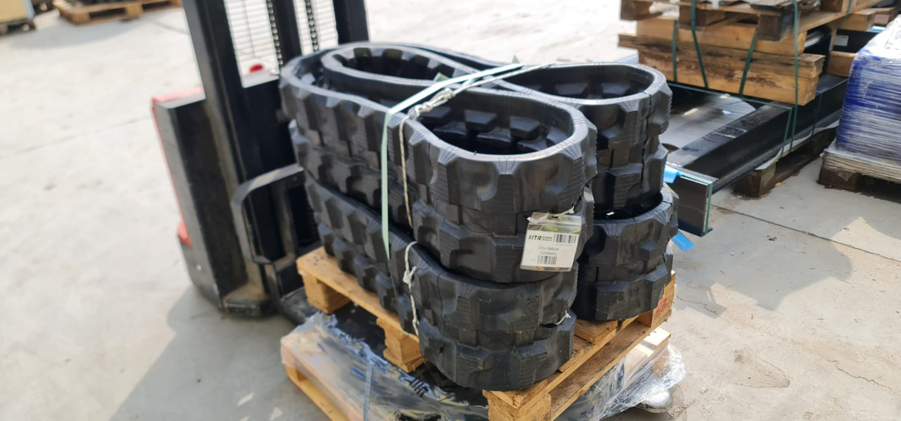 ITR 250x109x38W - Rupsband voor Bouwmachine: afbeelding 1 ITR 250x109x38W - Rupsband voor Bouwmachine: afbeelding 1