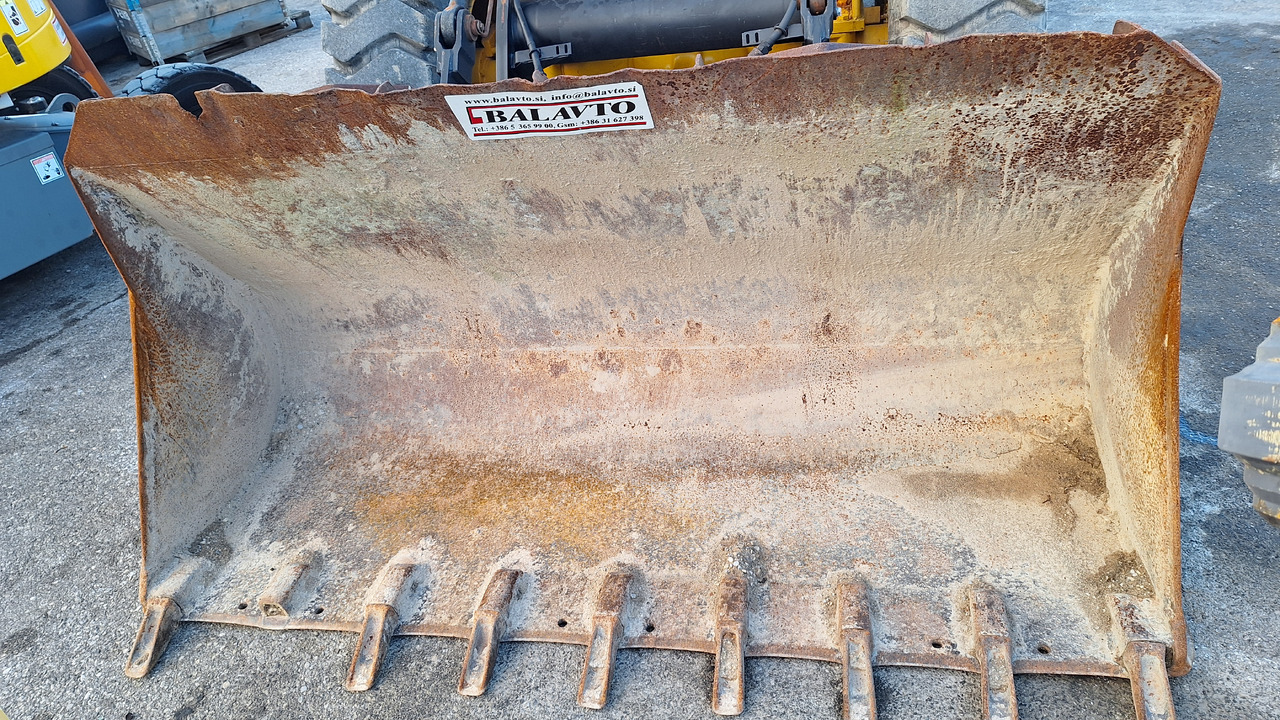 Loader bucket BOE 2400 mm for 12-15 ton wheel loaders - Voorladerbak voor Bouwmachine: afbeelding 2 Loader bucket BOE 2400 mm for 12-15 ton wheel loaders - Voorladerbak voor Bouwmachine: afbeelding 2