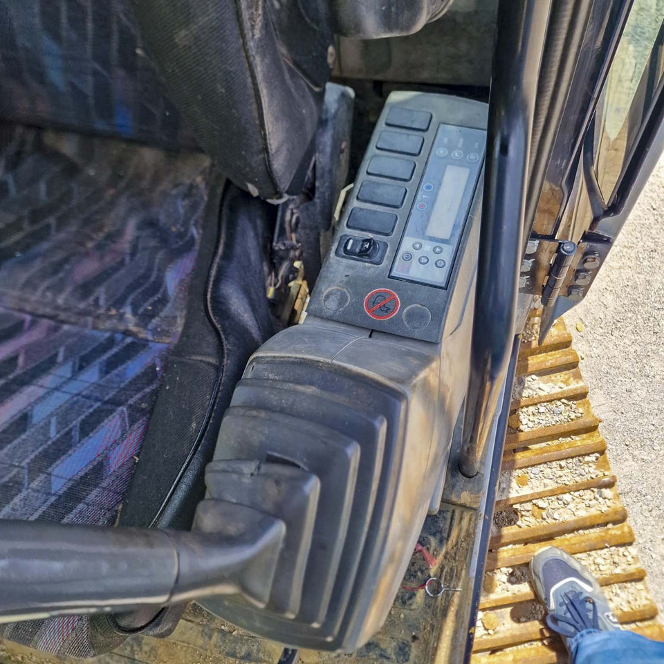 New Holland Kobelco E215 - Rupsgraafmachine: afbeelding 4 New Holland Kobelco E215 - Rupsgraafmachine: afbeelding 4