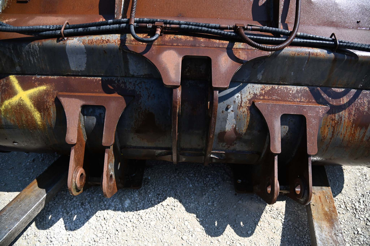 TREVI BENNE loader bucket 2500 mm - Voorladerbak: afbeelding 5 TREVI BENNE loader bucket 2500 mm - Voorladerbak: afbeelding 5