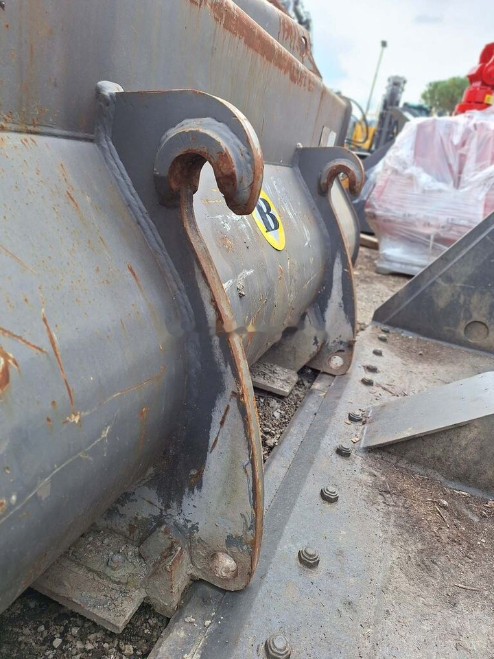 Volvo 93812 loader bucket 2300 mm BOE - Voorladerbak: afbeelding 4 Volvo 93812 loader bucket 2300 mm BOE - Voorladerbak: afbeelding 4
