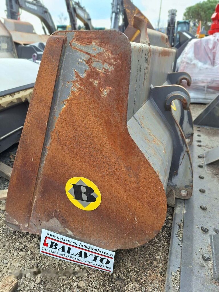 Volvo 93812 loader bucket 2300 mm BOE - Voorladerbak: afbeelding 2 Volvo 93812 loader bucket 2300 mm BOE - Voorladerbak: afbeelding 2