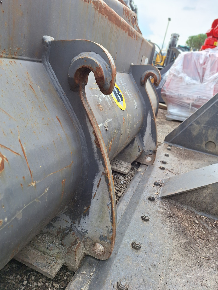 Volvo 93812 loader bucket 2300 mm BOE - Voorladerbak: afbeelding 4 Volvo 93812 loader bucket 2300 mm BOE - Voorladerbak: afbeelding 4