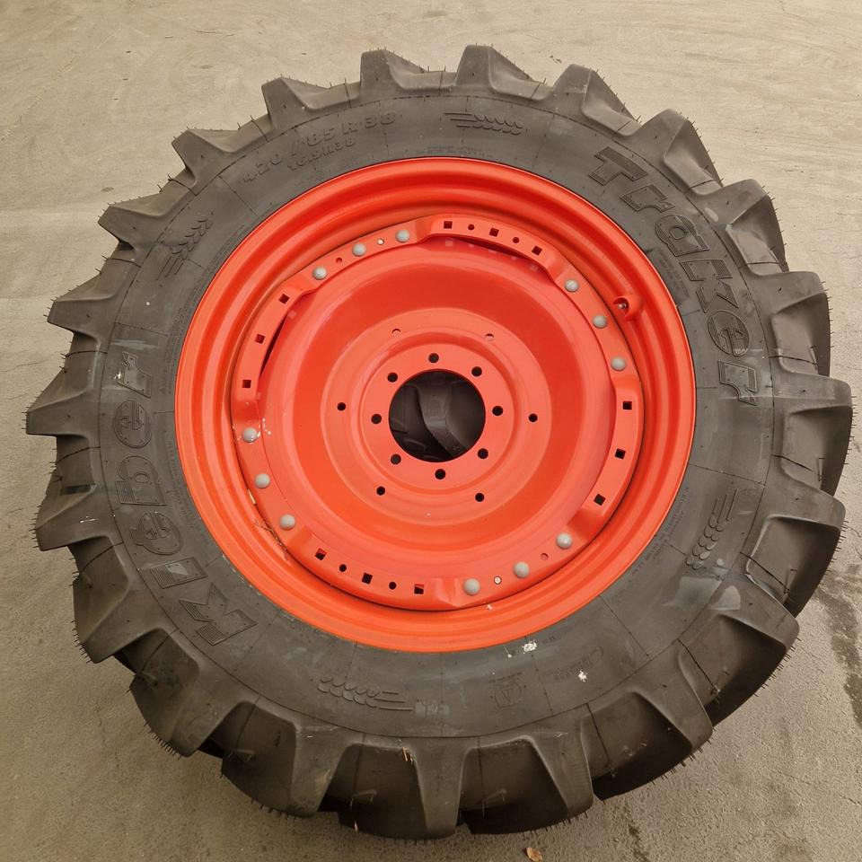 Kleber Reifen Räder 420/85R38 Traker 144A8 141B - Banden en velgen: afbeelding 1 Kleber Reifen Räder 420/85R38 Traker 144A8 141B - Banden en velgen: afbeelding 1