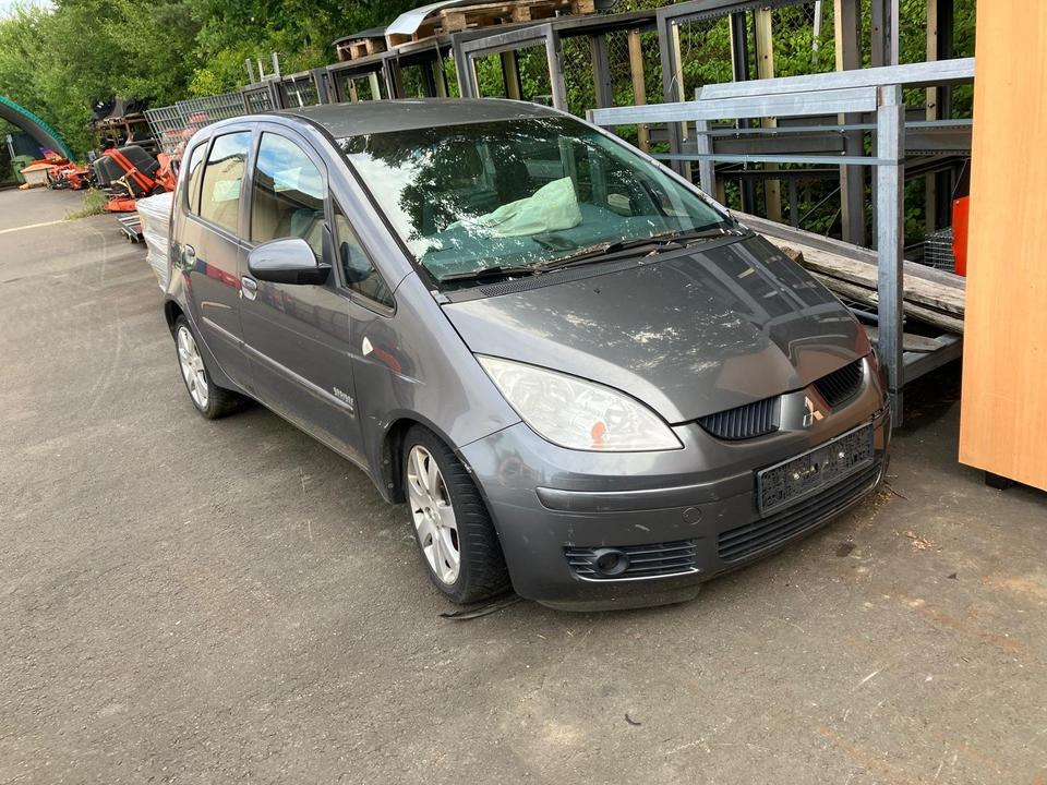 Mitsubishi Colt Unfallfahrzeug - Personenwagen: afbeelding 1 Mitsubishi Colt Unfallfahrzeug - Personenwagen: afbeelding 1