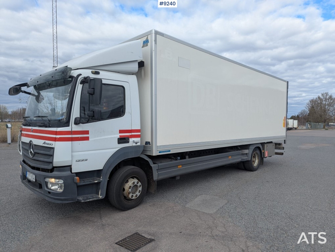 Box Truck Mercedes-Benz Atego with tail lift (SEE VIDEO) - Bakwagen: afbeelding 1 Box Truck Mercedes-Benz Atego with tail lift (SEE VIDEO) - Bakwagen: afbeelding 1