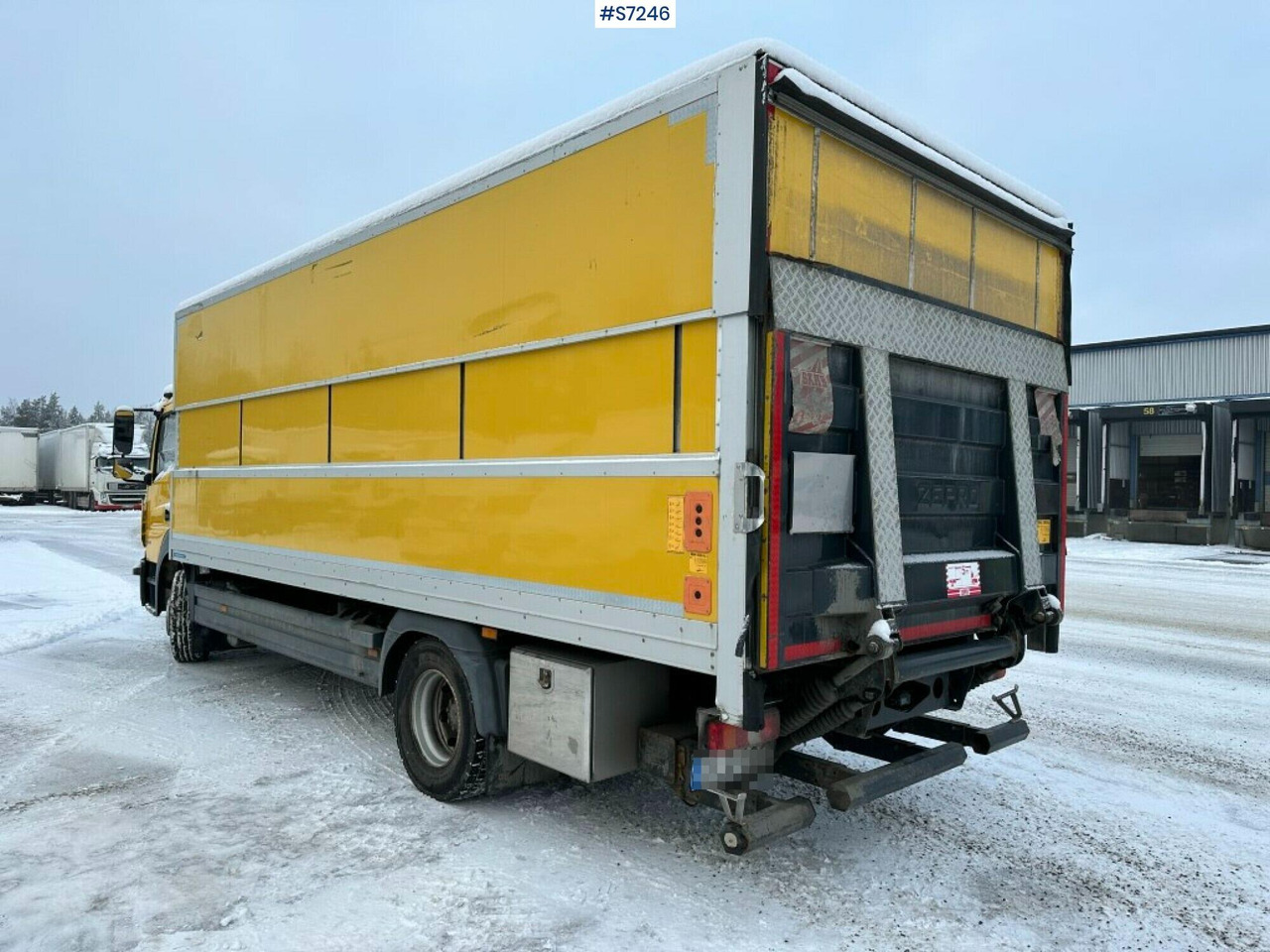 Box truck Mercedes Benz Atego 1523 with high and sinkable roof - Bakwagen: afbeelding 4 Box truck Mercedes Benz Atego 1523 with high and sinkable roof - Bakwagen: afbeelding 4