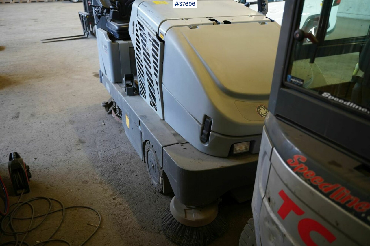 Cleaning machine Nilfisk CR1200 rep.object - Veegwagen: afbeelding 4 Cleaning machine Nilfisk CR1200 rep.object - Veegwagen: afbeelding 4