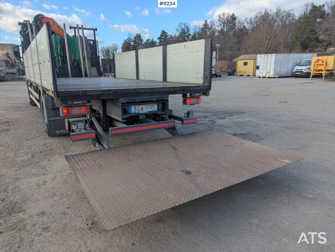 Crane Truck Volvo FM 330 4X2 with tail lift - Vrachtwagen met open laadbak, Kraanwagen: afbeelding 3 Crane Truck Volvo FM 330 4X2 with tail lift - Vrachtwagen met open laadbak, Kraanwagen: afbeelding 3