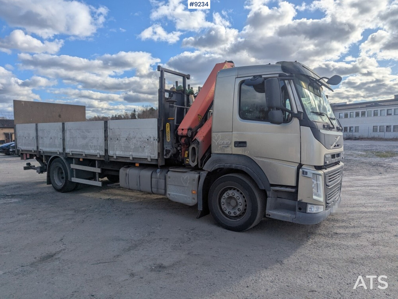 Crane Truck Volvo FM 330 4X2 with tail lift - Vrachtwagen met open laadbak, Kraanwagen: afbeelding 2 Crane Truck Volvo FM 330 4X2 with tail lift - Vrachtwagen met open laadbak, Kraanwagen: afbeelding 2