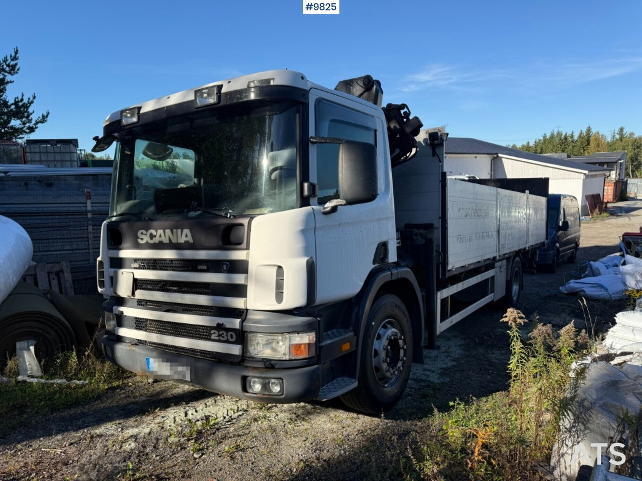 Crane truck Scania P94 230 with tail lift - Vrachtwagen met open laadbak, Kraanwagen: afbeelding 1 Crane truck Scania P94 230 with tail lift - Vrachtwagen met open laadbak, Kraanwagen: afbeelding 1