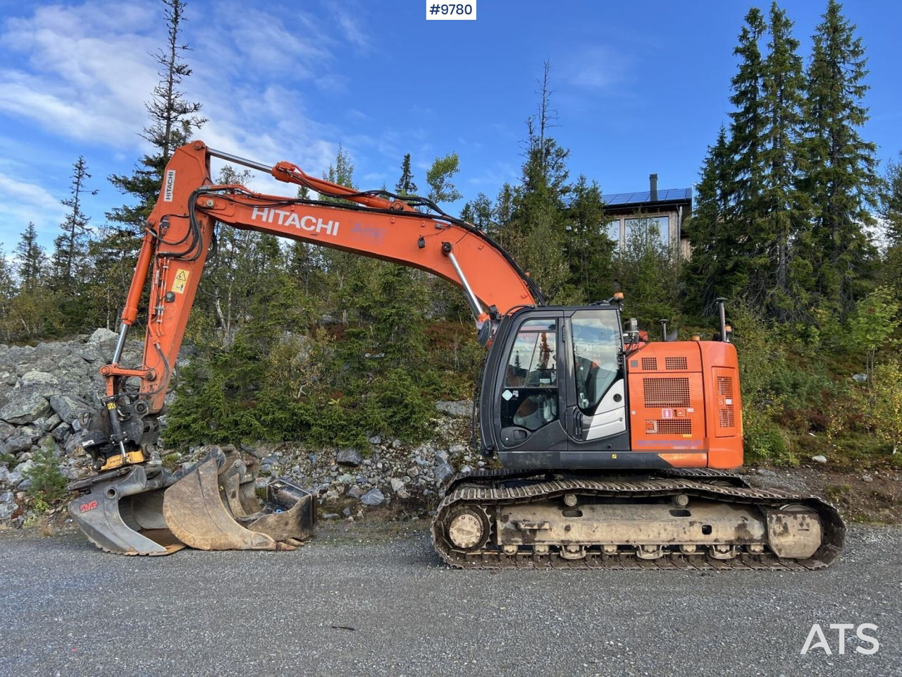 Hitachi ZX 225 US LC-L with excavation system and attachments - Rupsgraafmachine: afbeelding 2 Hitachi ZX 225 US LC-L with excavation system and attachments - Rupsgraafmachine: afbeelding 2
