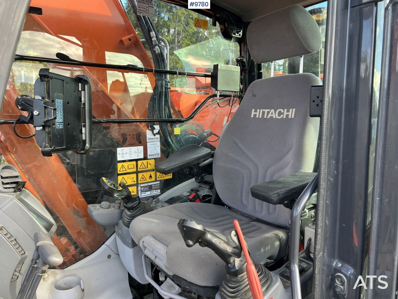 Rupsgraafmachine Hitachi ZX 225 US LC-L with excavation system and attachments: afbeelding 6