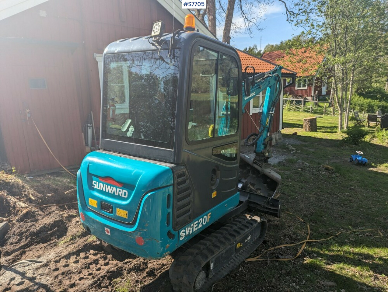 Mini excavator Sunward SWE20F with buckets SEE VIDEO - Graafmachine: afbeelding 3 Mini excavator Sunward SWE20F with buckets SEE VIDEO - Graafmachine: afbeelding 3
