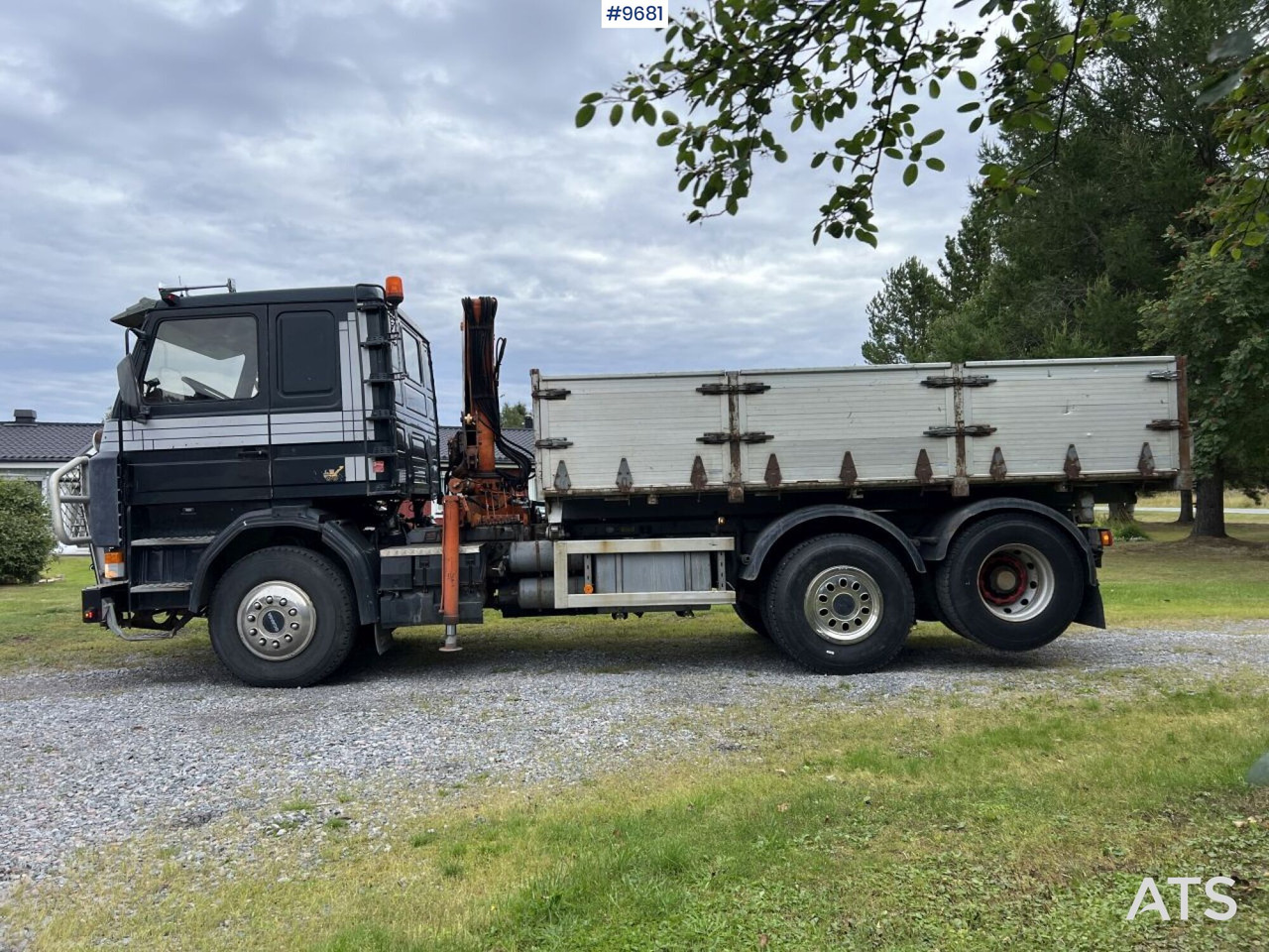 Scania R93 HL 6X2 with Hiab crane and plow mount - Vrachtwagen met open laadbak, Kraanwagen: afbeelding 3 Scania R93 HL 6X2 with Hiab crane and plow mount - Vrachtwagen met open laadbak, Kraanwagen: afbeelding 3