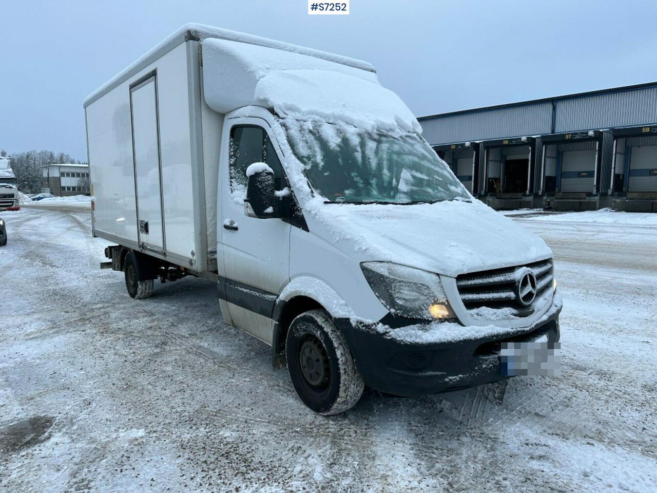 Sprinter box truck Mercedes Benz with Tailgate lift - Bestelwagen gesloten laadbak: afbeelding 2 Sprinter box truck Mercedes Benz with Tailgate lift - Bestelwagen gesloten laadbak: afbeelding 2