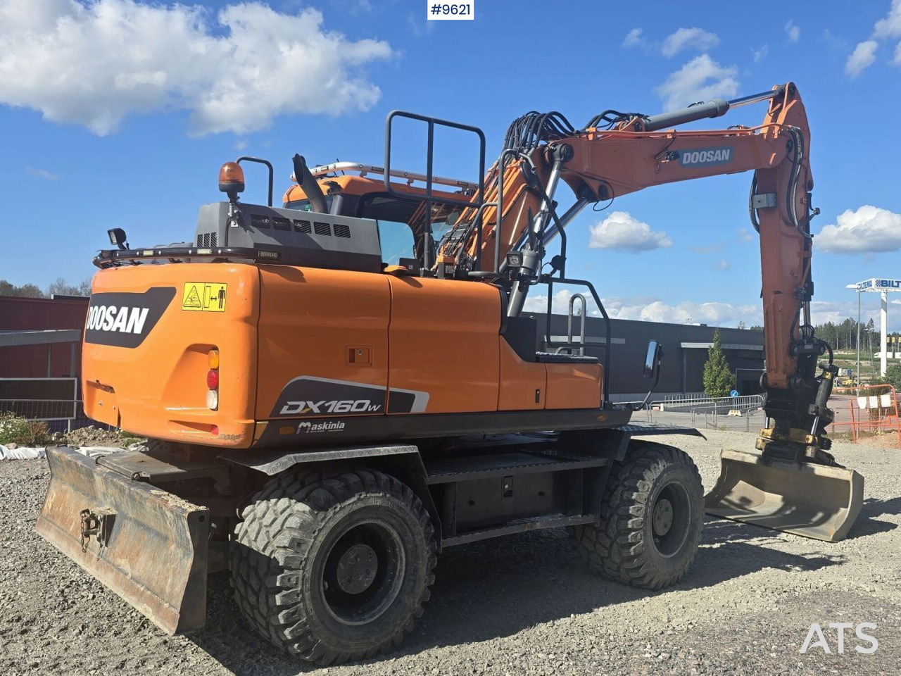 Wheeled Excavator Doosan DX160W with attachment and trailer - Mobiele graafmachine: afbeelding 4 Wheeled Excavator Doosan DX160W with attachment and trailer - Mobiele graafmachine: afbeelding 4