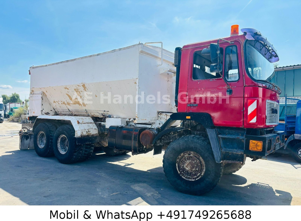 MAN F10 BB 6x6 Bindemittelstreuer *Manual/Analog - Vrachtwagen: afbeelding 4 MAN F10 BB 6x6 Bindemittelstreuer *Manual/Analog - Vrachtwagen: afbeelding 4