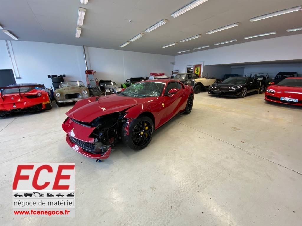 Ferrari 812 SUPERFAST / ROSSO 70ANNI endommagé - Personenwagen: afbeelding 1 Ferrari 812 SUPERFAST / ROSSO 70ANNI endommagé - Personenwagen: afbeelding 1