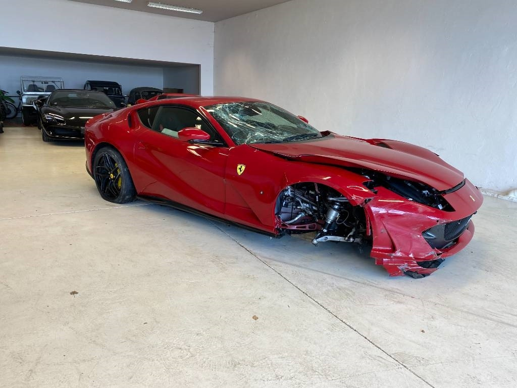 Ferrari 812 SUPERFAST / ROSSO 70ANNI endommagé - Personenwagen: afbeelding 4 Ferrari 812 SUPERFAST / ROSSO 70ANNI endommagé - Personenwagen: afbeelding 4