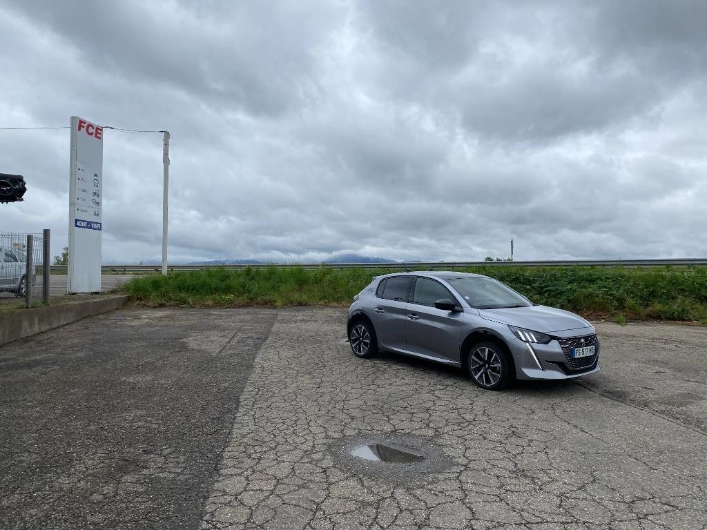 Peugeot e208 136/GT-Line Toit Panoramique 1er Main - Personenwagen: afbeelding 3 Peugeot e208 136/GT-Line Toit Panoramique 1er Main - Personenwagen: afbeelding 3