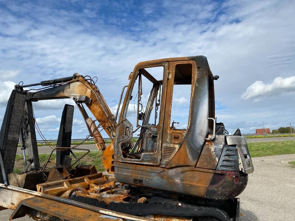 Takeuchi TB 250 + Brise roche et Godets endommagée - Minigraafmachine: afbeelding 3 Takeuchi TB 250 + Brise roche et Godets endommagée - Minigraafmachine: afbeelding 3