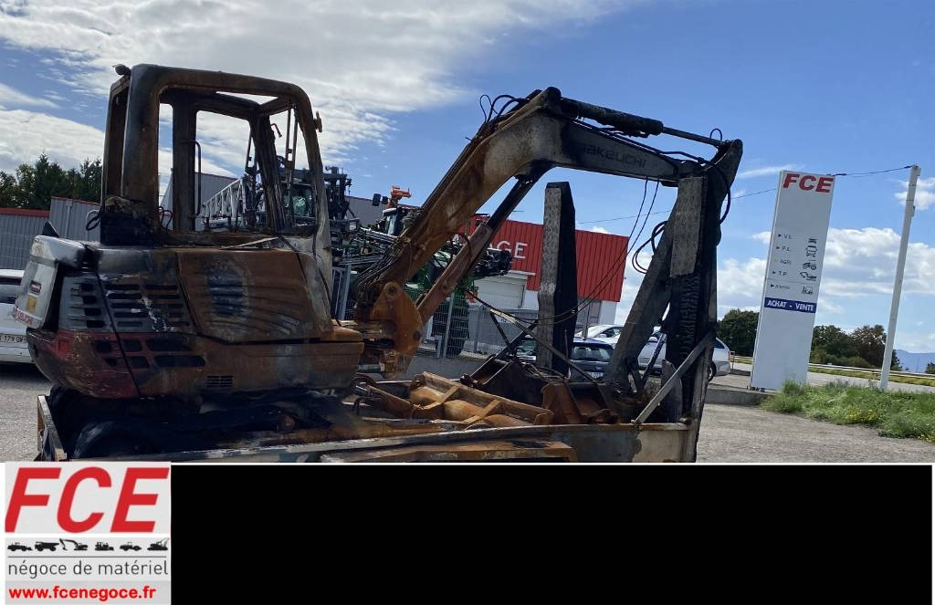 Takeuchi TB 250 + Brise roche et Godets endommagée - Minigraafmachine: afbeelding 1 Takeuchi TB 250 + Brise roche et Godets endommagée - Minigraafmachine: afbeelding 1