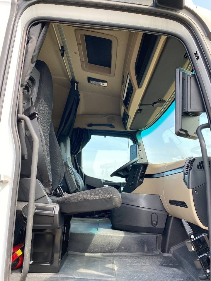 Trekker Mercedes-Benz 1845 Space Cab Suspension Pneumatique endommagé: afbeelding 39