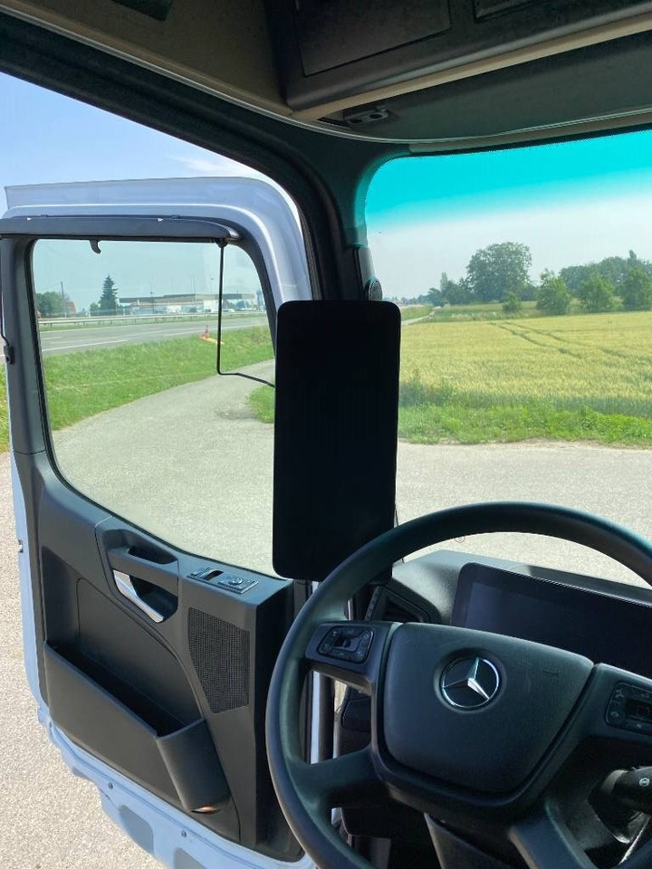Trekker Mercedes-Benz 1845 Space Cab Suspension Pneumatique endommagé: afbeelding 43