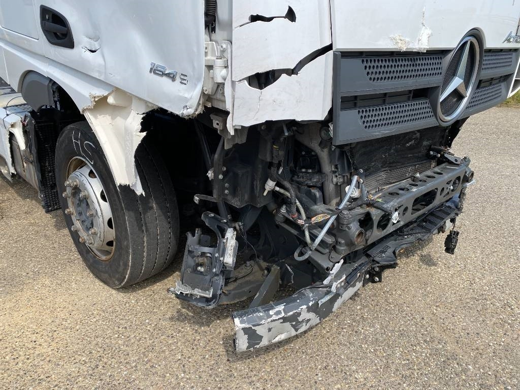 Trekker Mercedes-Benz 1845 Space Cab Suspension Pneumatique endommagé: afbeelding 8