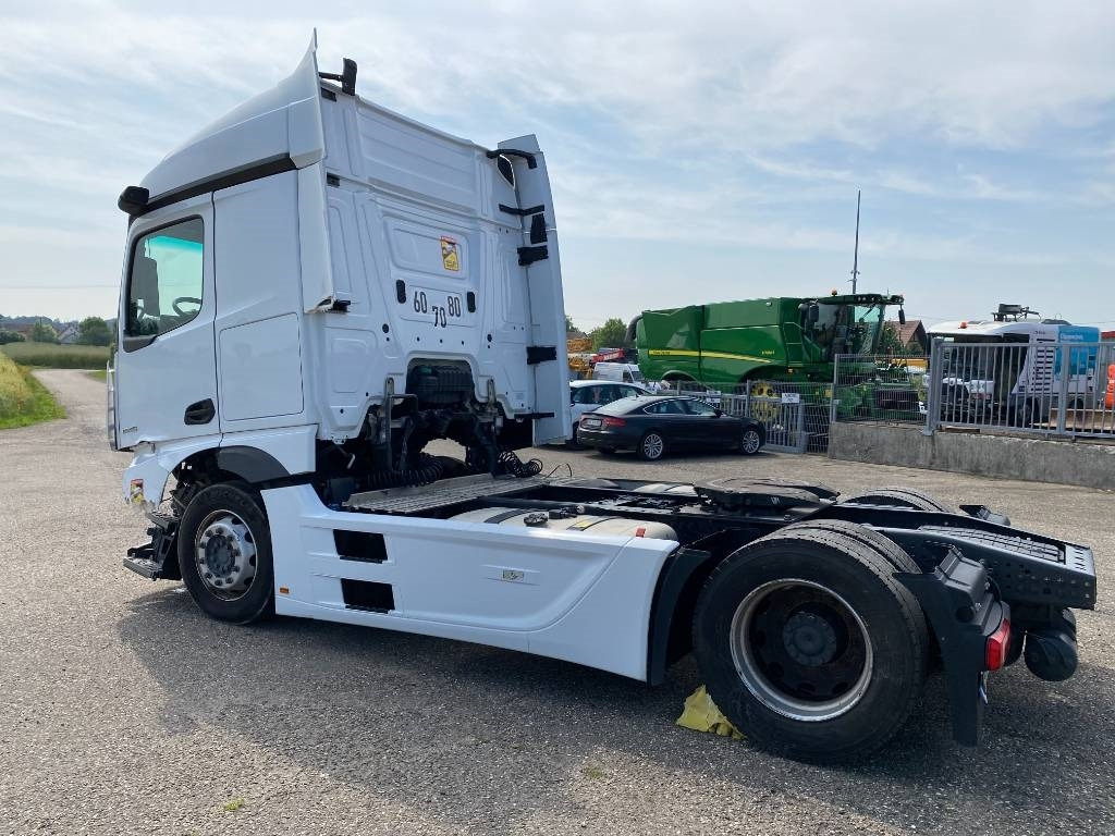 Trekker Mercedes-Benz 1845 Space Cab Suspension Pneumatique endommagé: afbeelding 6